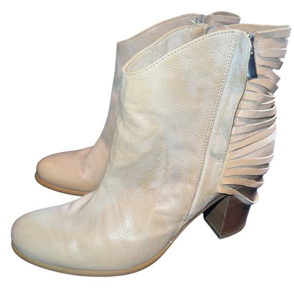 Sundance Cream Leather Western Heeled
Booties- size  39/9 - N18 - Picture 1 of 12
